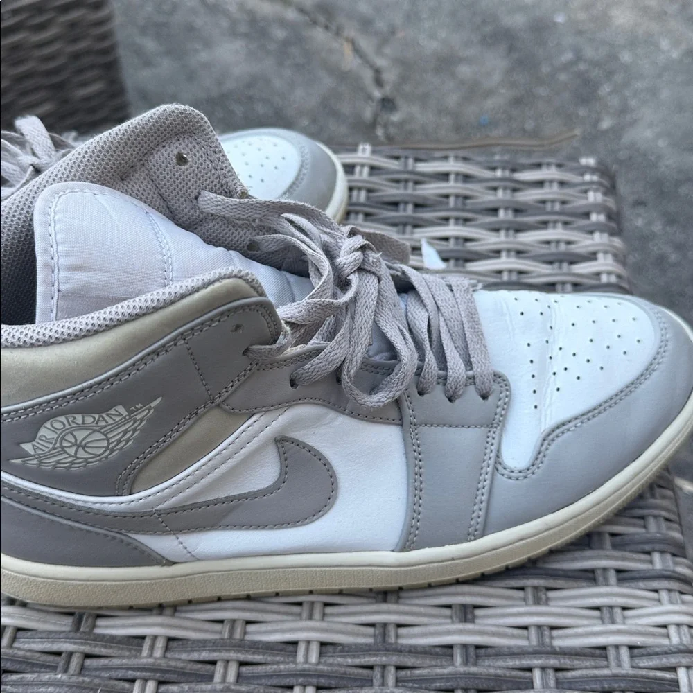 Air Jordan 1 Mid Grey White‎ 554724-082 Size 10.5